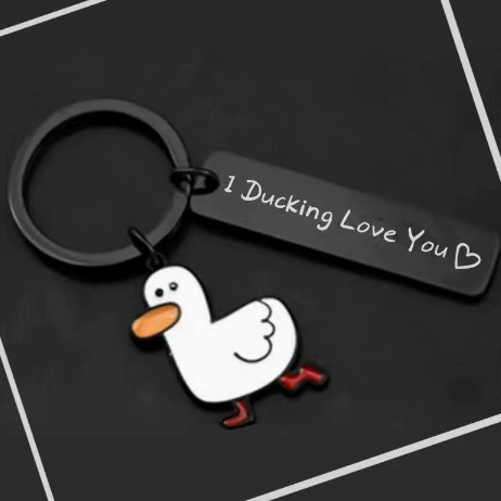 Wholesale Creative Stainless Steel Little Duck Keychain Cute Pet Duck Student Backpack Pendant Promotional Keychains Carabiners