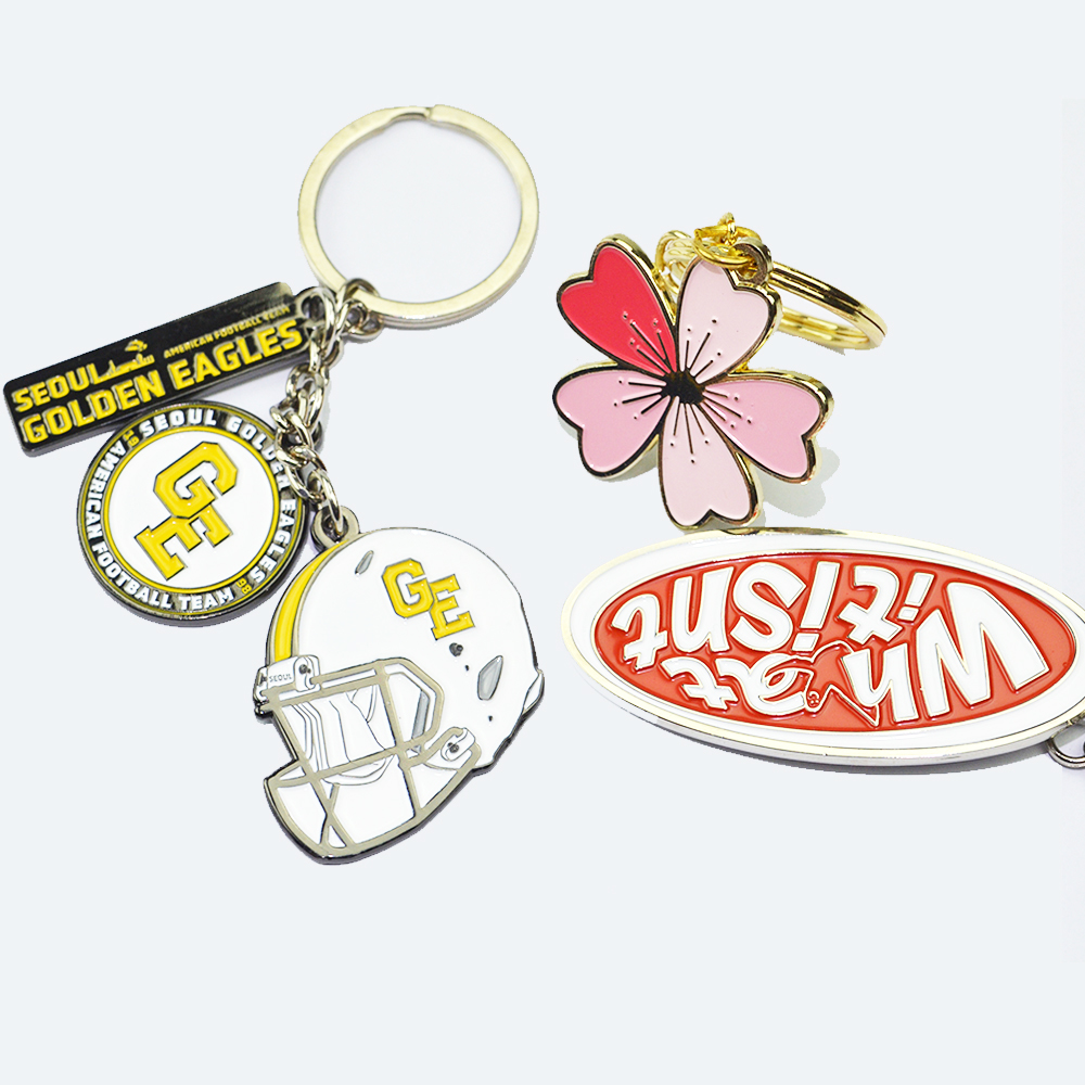 Free Design Cartoon Anime Metal Enamel Keychains Wholesale Promotional Carabiners